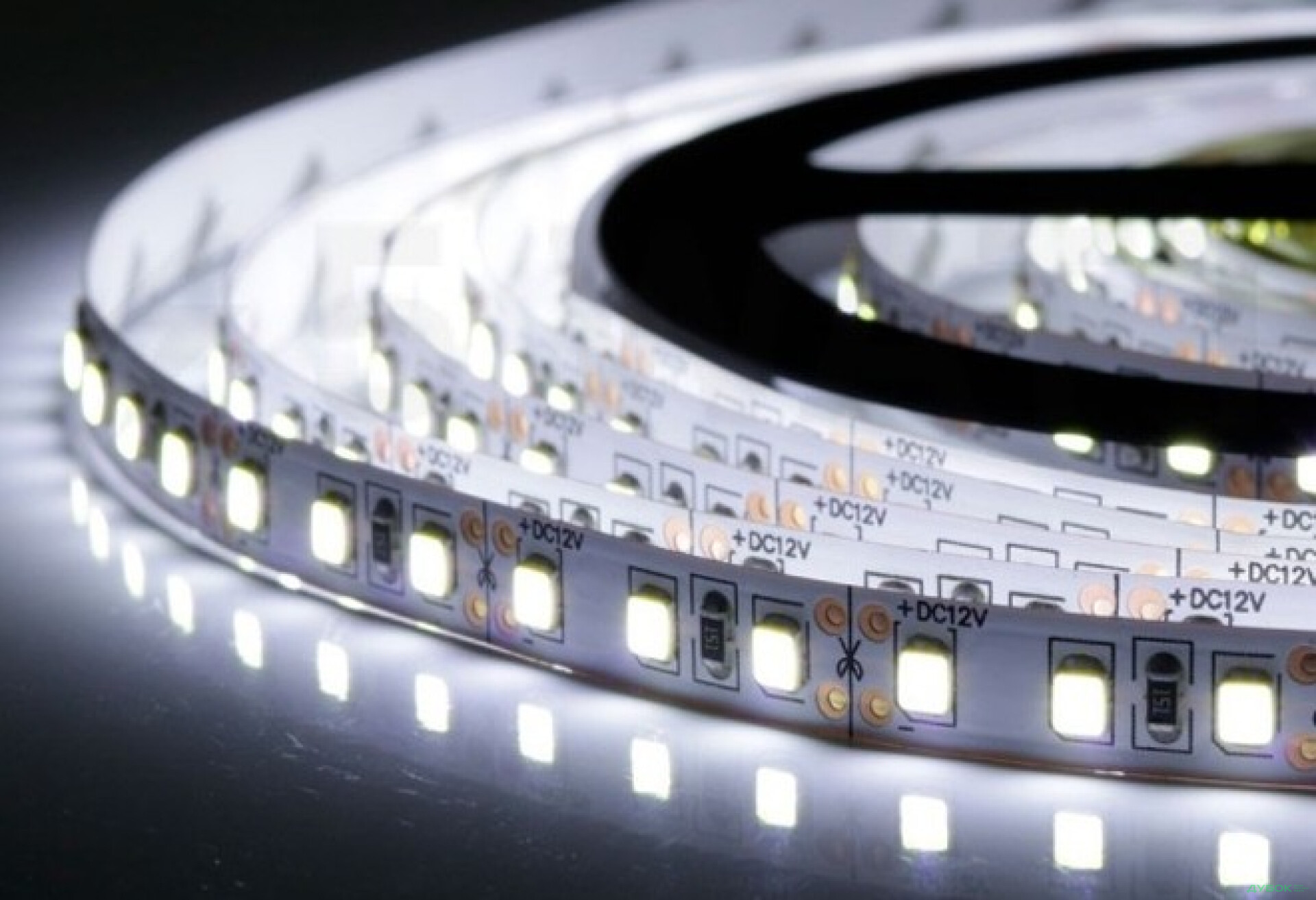 Фото 2 - Светодиодная лента B-LED 2835-120 W белый, негерметична, 1м B-LED 2835-120 WW теплый белый, негерметичная, 5м Комплект Led-подсветки для кухни B-LED 2835 Ledmax