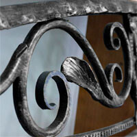 серебряная патина на метале