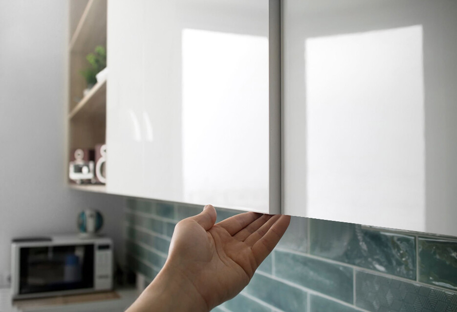 глянцева ДСП в алюмінієвій рамці